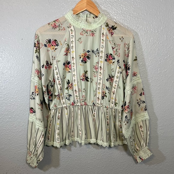 HEMANT & NANDITA Tops - Hemant & Nandita Mint Green Floral Peplum Lace Accent Blouse